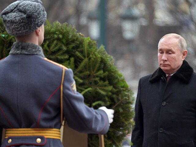 Путин возложил венок в память о защитниках Сталинграда