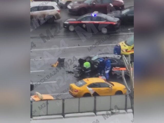 Автомобиль Генпрокуратуры попал в аварию на Кутузовском проспекте в Москве