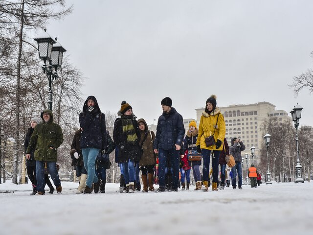 Облачная погода с небольшим снегом и гололедица ожидают москвичей в понедельник