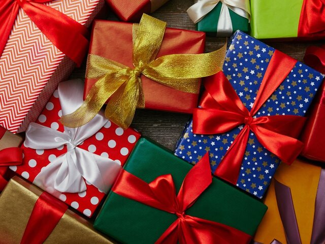 Эксперты назвали среднюю стоимость новогодних подарков москвичей