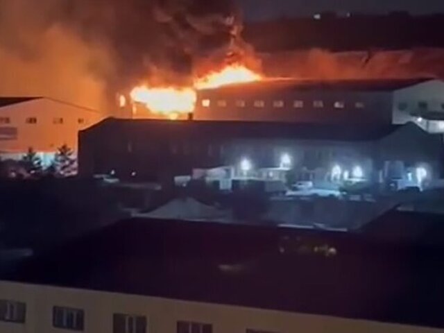 Пожар на складских помещениях во Владивостоке полностью потушен