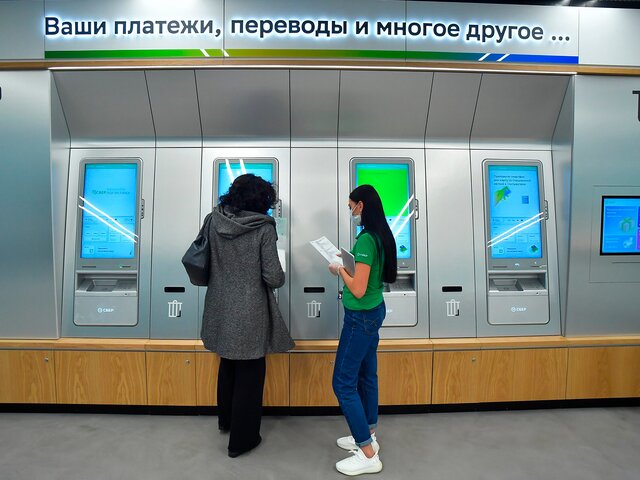 Сбербанк отключил функцию перевода денег в другие банки через банкоматы