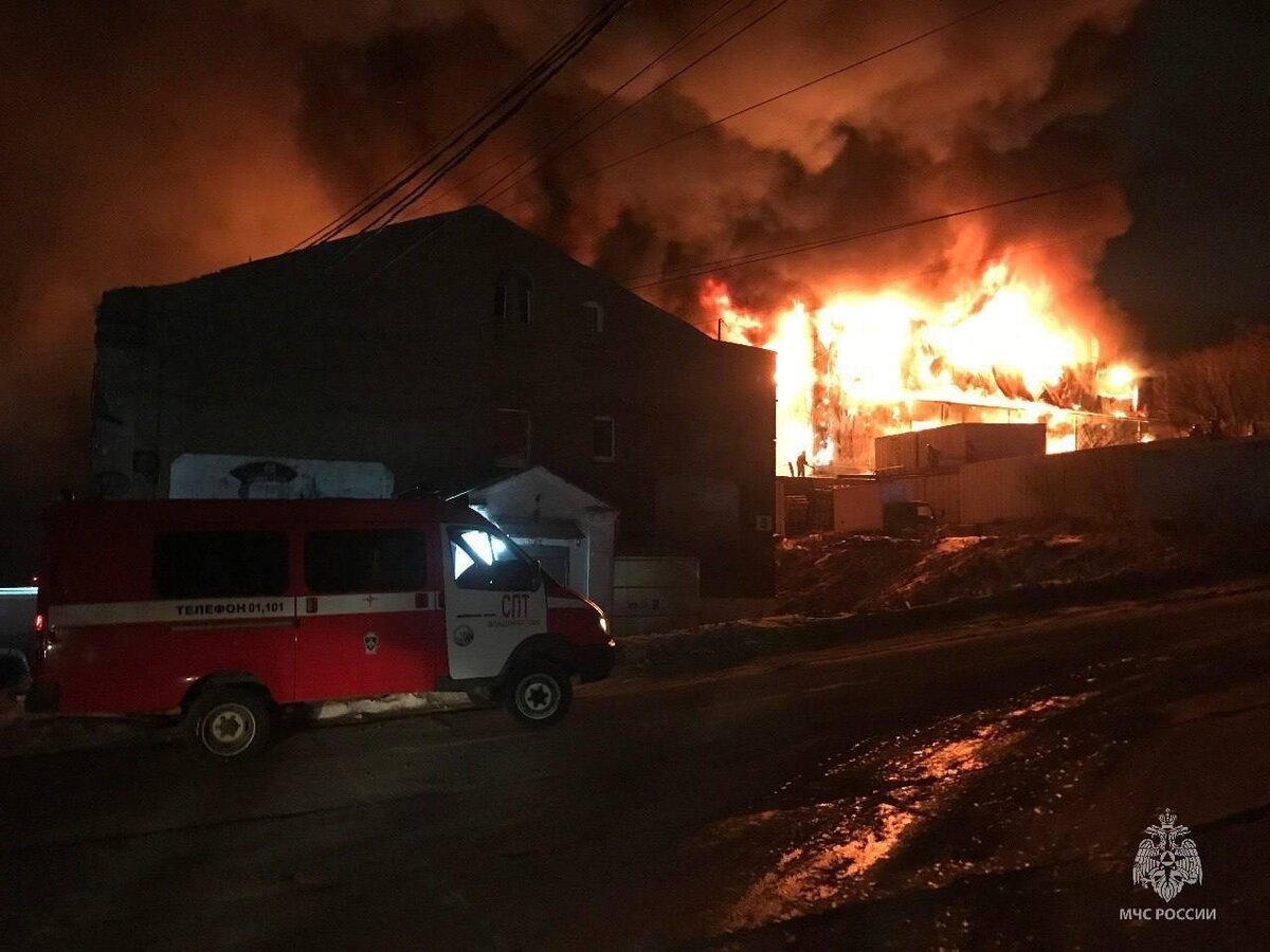 Складские помещения загорелись во Владивостоке – Москва 24, 17.12.2022