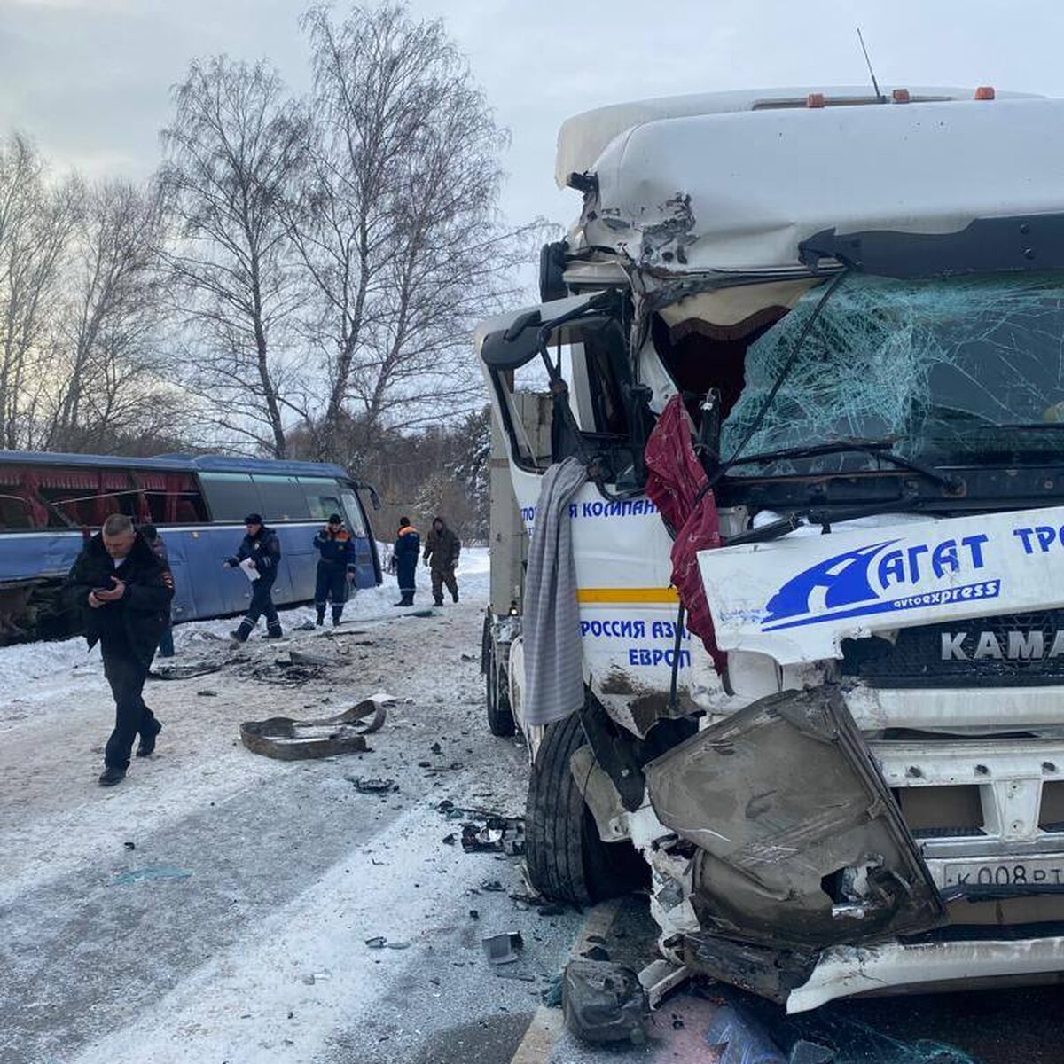 Автобус с детьми врезался в грузовик под Новосибирском – Москва 24,  22.12.2022