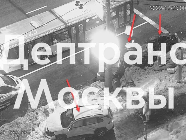 Три автомобиля столкнулись на Южнобутовской улице в Москве