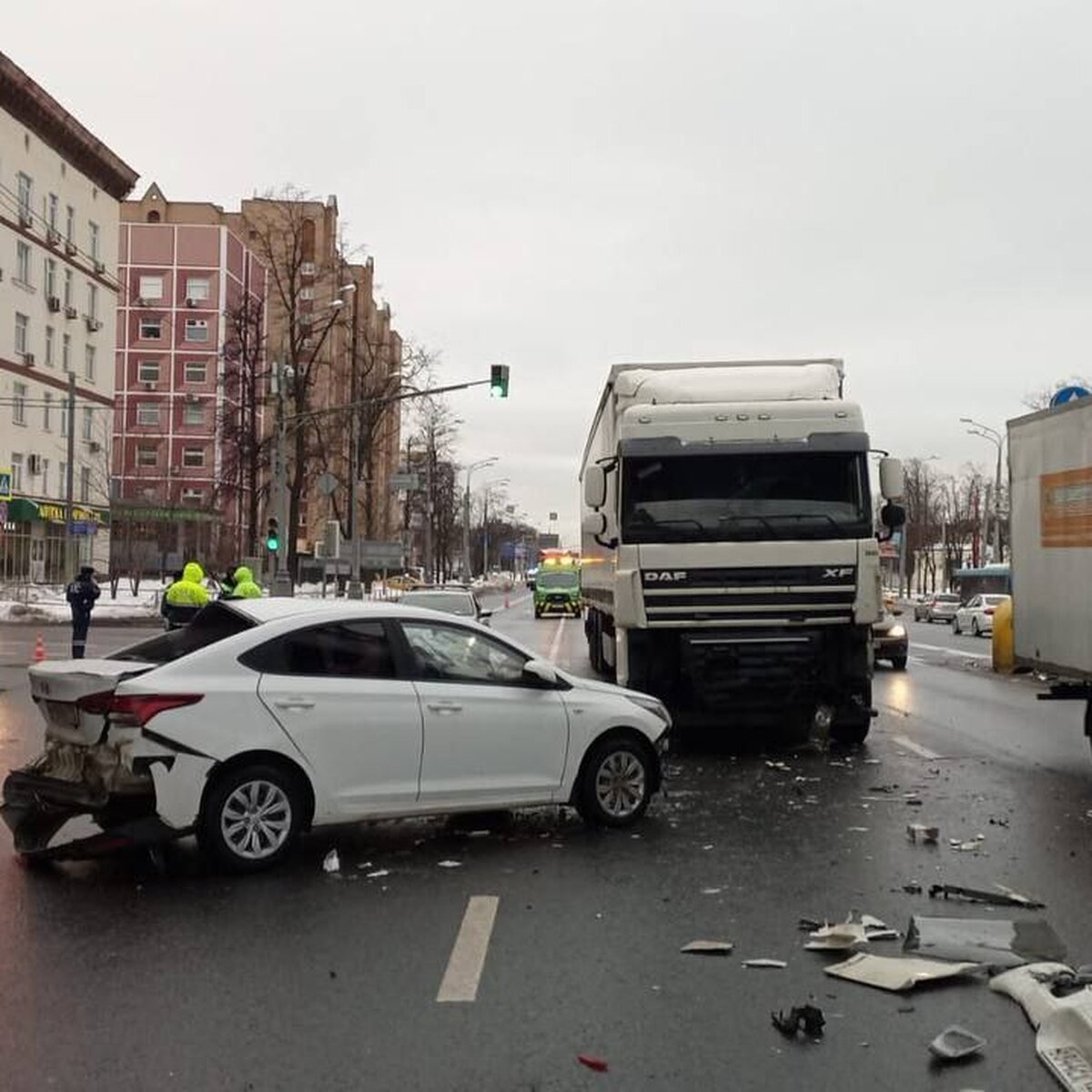 Попавший в ДТП на шоссе Энтузиастов водитель легкового автомобиля скончался  в больнице – Москва 24, 25.12.2022