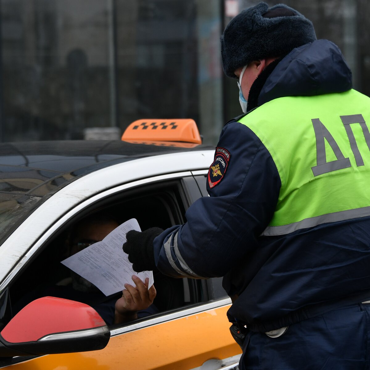 Госдума приняла закон, регулирующий перевозку пассажиров и багажа в такси –  Москва 24, 22.12.2022