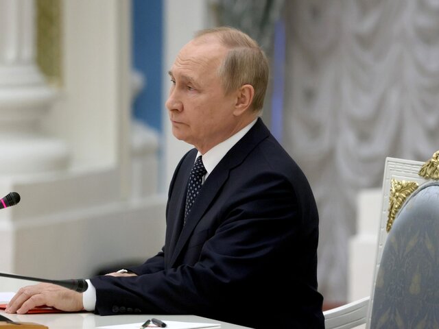 Путин уполномочил кабмин выдавать разрешения на сделки с лицами, подпавшими под санкции РФ