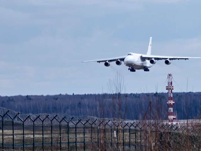 Самолет экстренно сел в Екатеринбурге из-за плохого самочувствия пассажирки