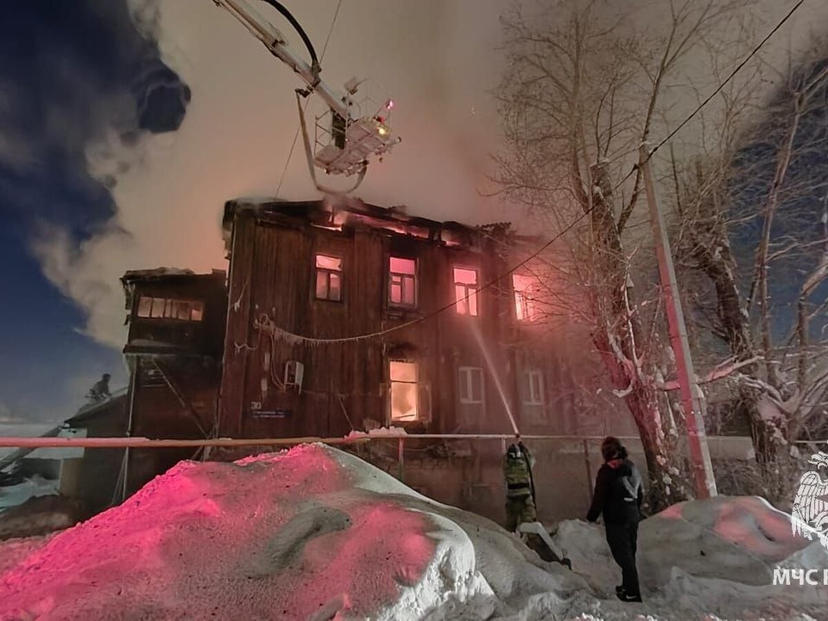 Два человека погибли при пожаре в жилом трехэтажном доме в Уфе – Москва 24,  09.01.2023