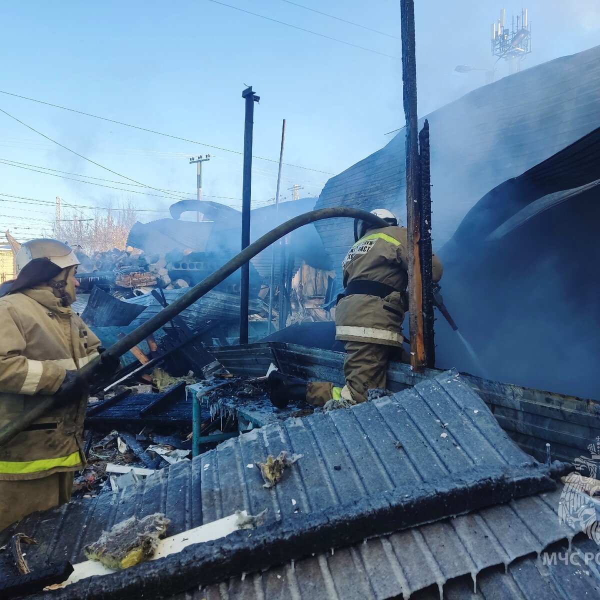 Пожар произошел на рынке в городе Кинель Самарской области, к тушению  привлечены поезда – Москва 24, 15.01.2023