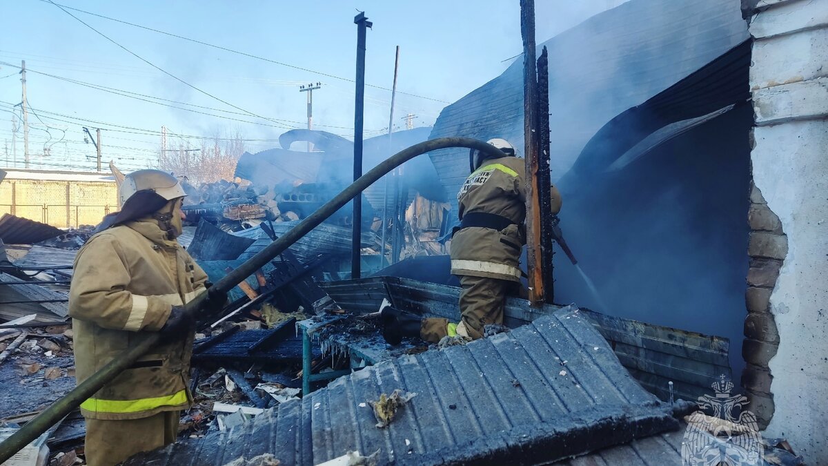 Пожар произошел на рынке в городе Кинель Самарской области, к тушению  привлечены поезда – Москва 24, 15.01.2023