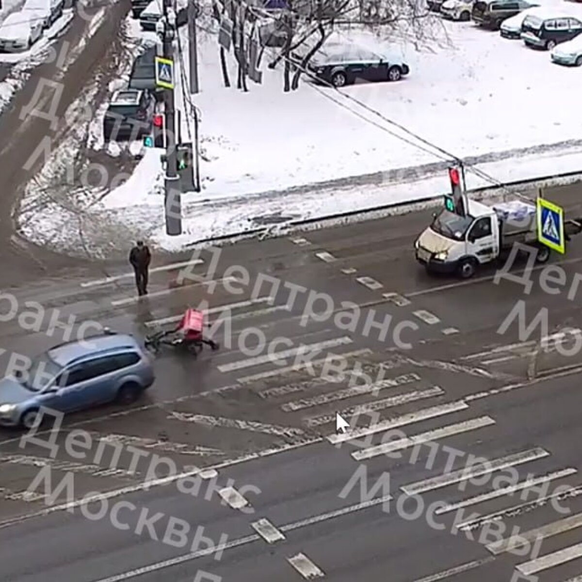 Автомобиль сбил велосипедиста на Севастопольском проспекте – Москва 24,  17.01.2023