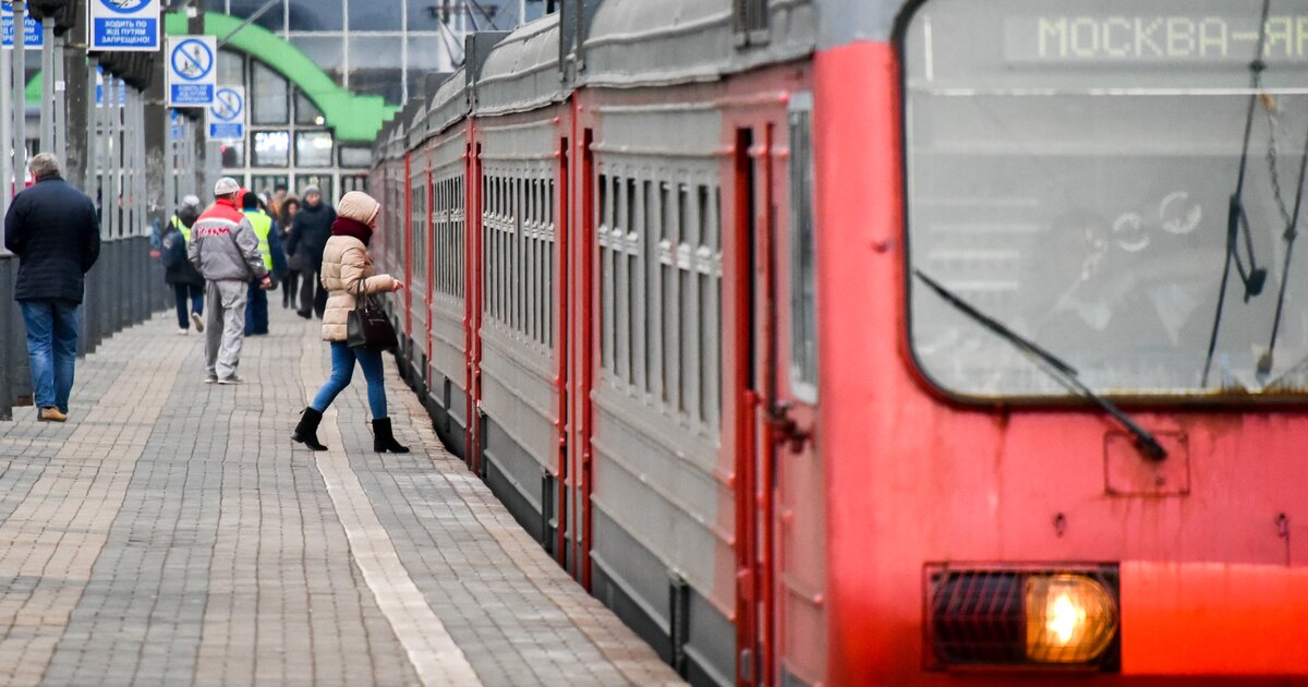 Как добраться тверь на электричке. Московско-Тверская Пригородная пассажирская. Электричка Москва Тверь. Пригородный поезд Москва Тверь. Электричка Тверь.