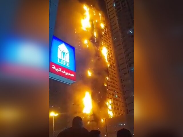Пожар произошел в жилом высотном здании в ОАЭ