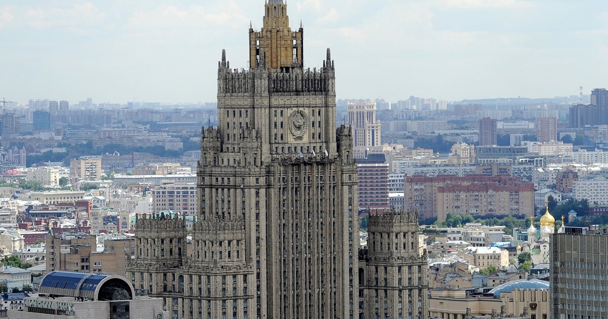 Мид памятник. МИД. Здание МИД В Москве. Фото МИДА В Москве. В МИД России заявили.