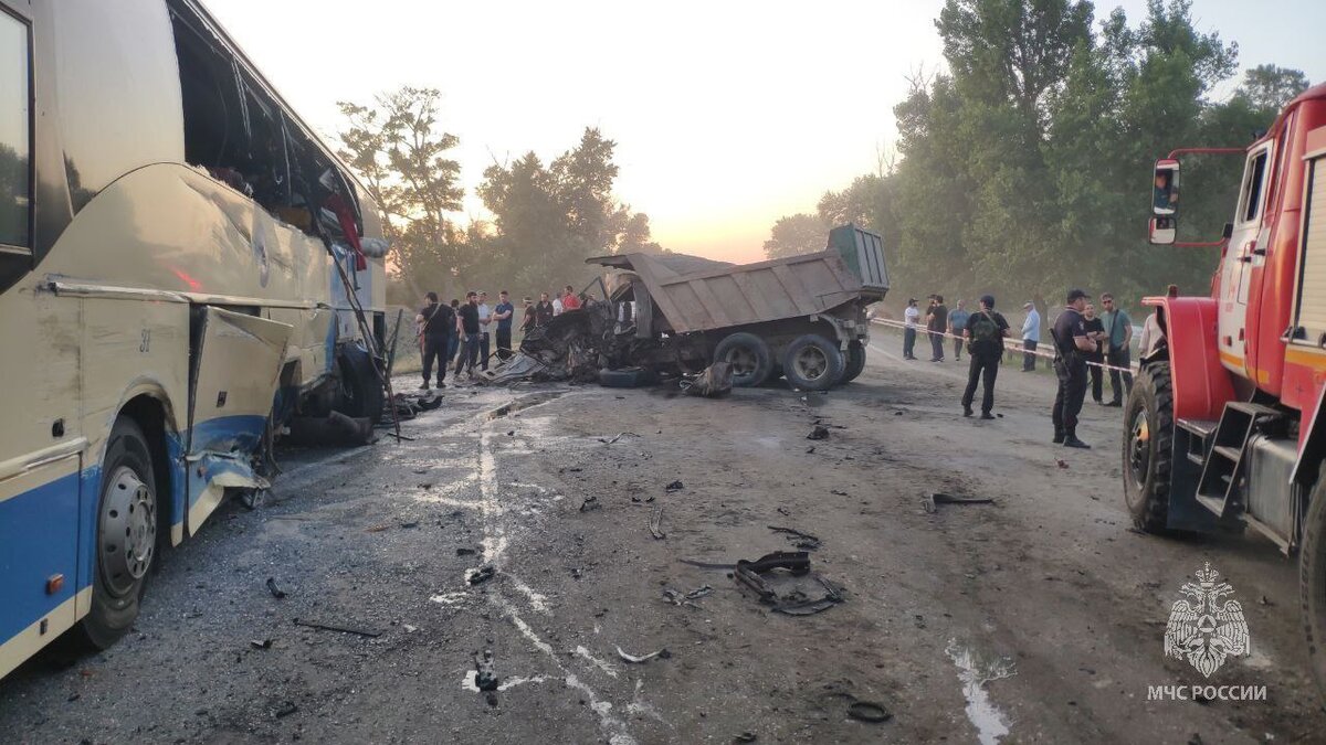 Восемь человек погибли в Дагестане при столкновении автобуса с легковушкой  и грузовиком – Москва 24, 21.06.2023