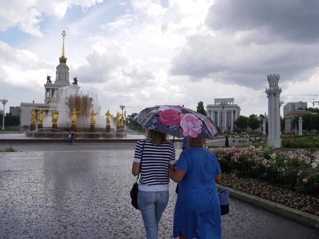 Москвичам пообещали облачную погоду с дождями в начале следующей недели