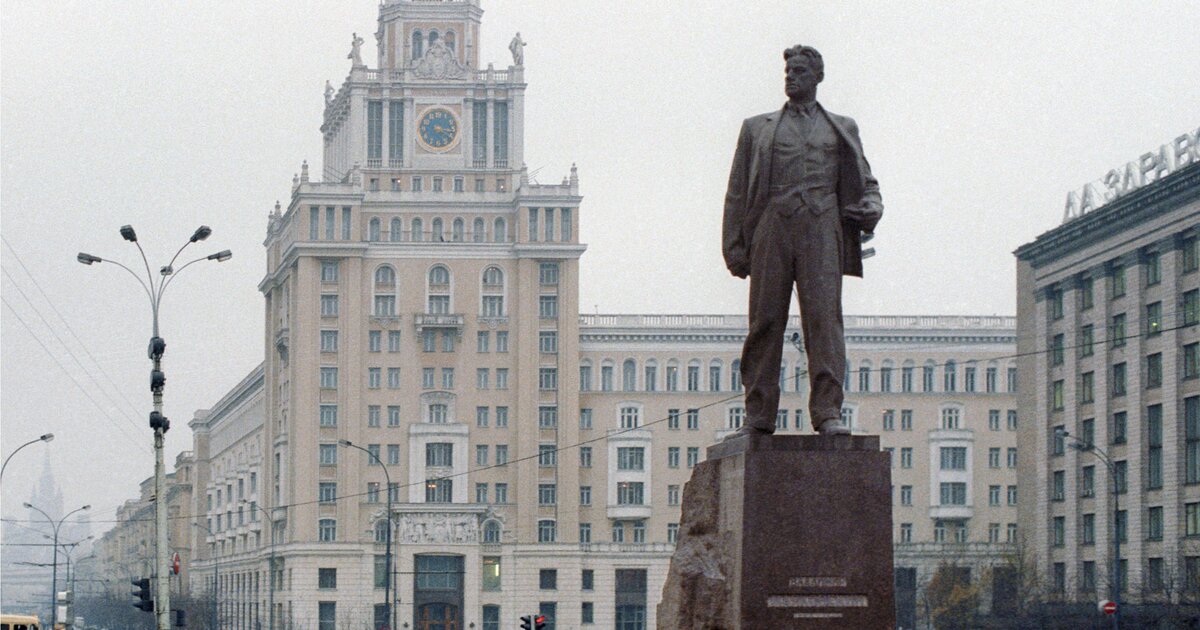 Чайковский триумфальная площадь 4 москва фото. Триумфальная площадь 2 Москва. Триумфальная площадь 4. Москва Триумфальная площадь 4 Чайковский. Высотки на Триумфальной площади Москва.