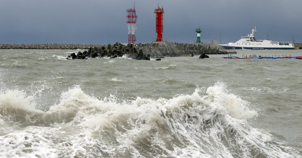 Штормовое предупреждение в сочи. Сочи море. Наводнение в Сочи. ЦУНАМИ В Сочи.