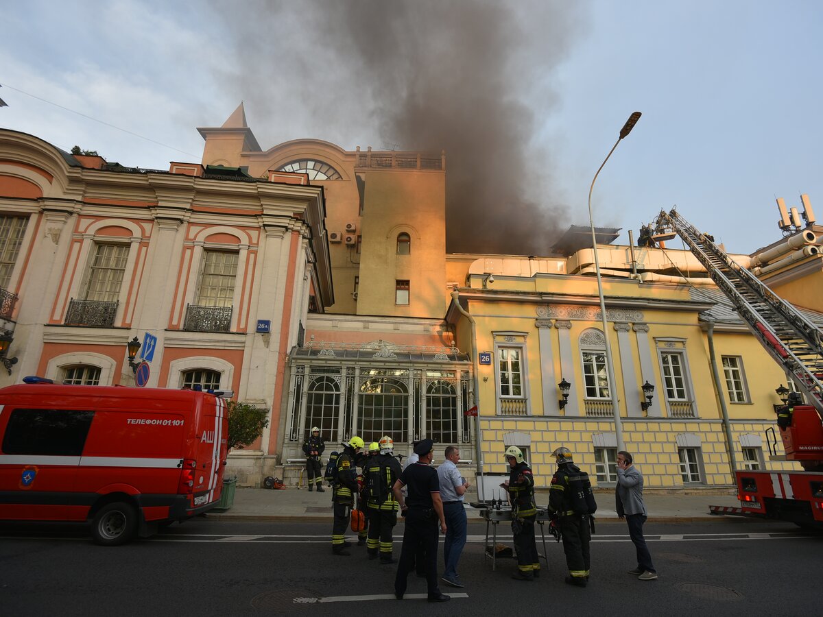 Пожар произошел в здании, где расположен ресторан 