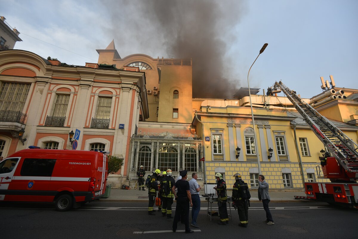 Пожар произошел в здании, где расположен ресторан 