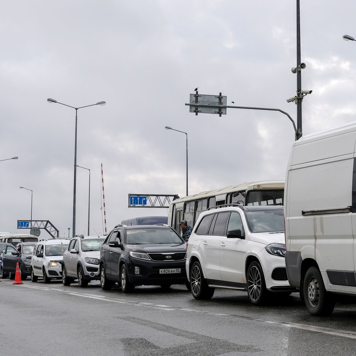 Очередь из автомобилей на Крымский мост со стороны Кубани начала  сокращаться – Москва 24, 02.07.2023