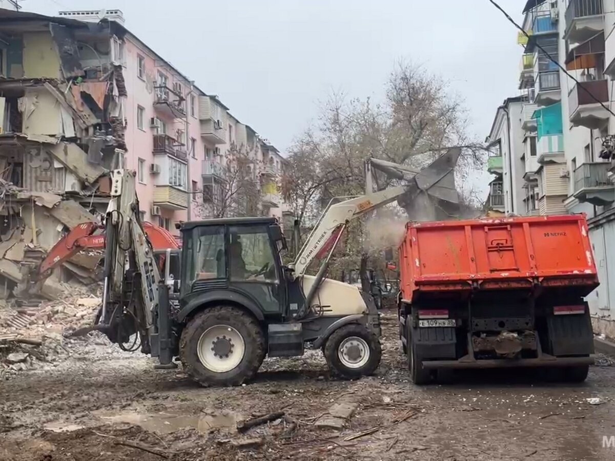 Спасатели разобрали завалы в частично обрушившемся доме в Астрахани –  Москва 24, 17.11.2023