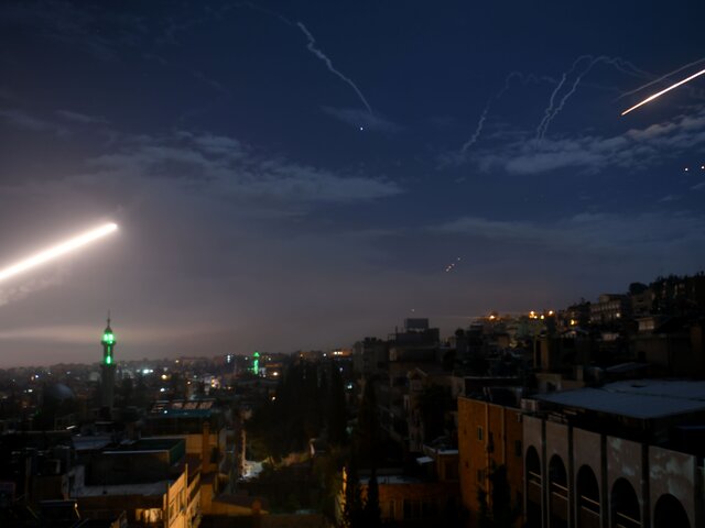 Средства ПВО Сирии отражают атаку в окрестностях Дамаска