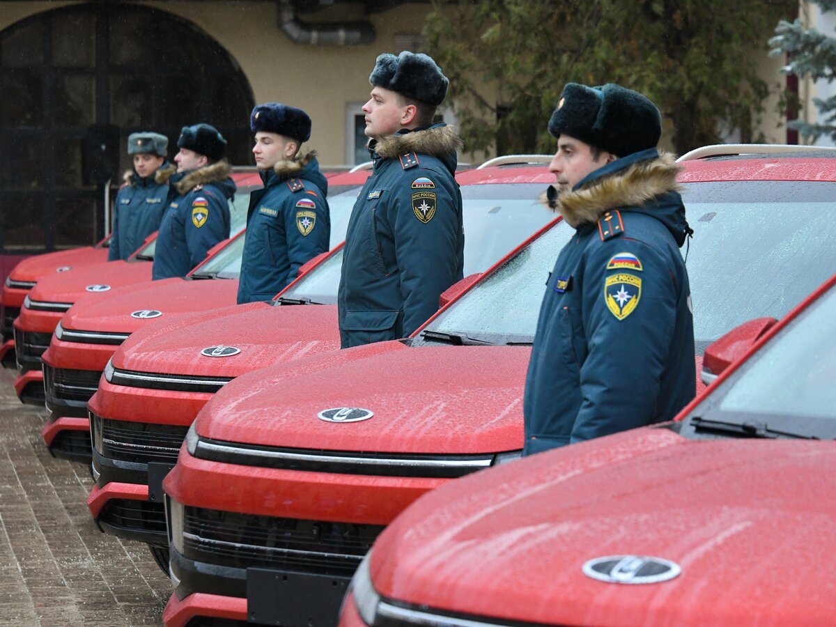 Власти передали 20 электромобилей 