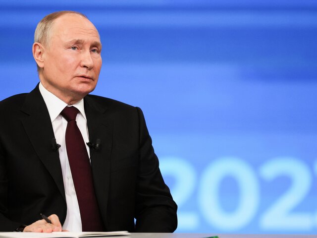 Путин призвал беречь честь смолоду
