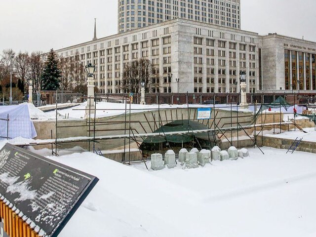 Специалисты заменили более 1,3 тыс кв метров гидроизоляции на Горбатом мосту в Москве
