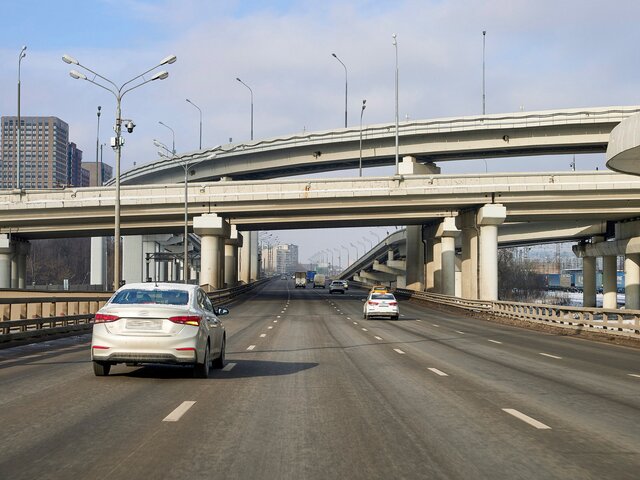 Загруженность дорог в Москве в 2023 году снизилась на треть