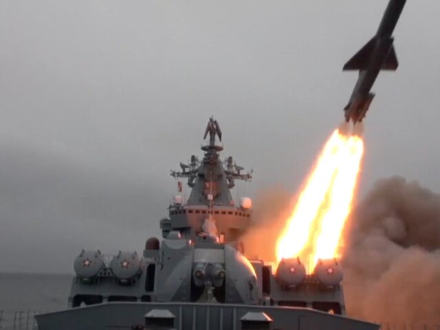 Путин заявил, что РФ укрепит морскую мощь на всех стратегических направлениях