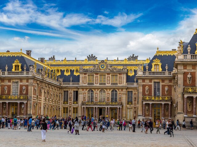 В Версале объявлена шестая за неделю эвакуация из-за угрозы взрыва