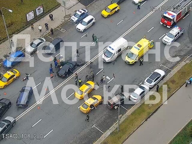ДТП с участием 6 автомобилей произошло на Марксистской улице в Москве