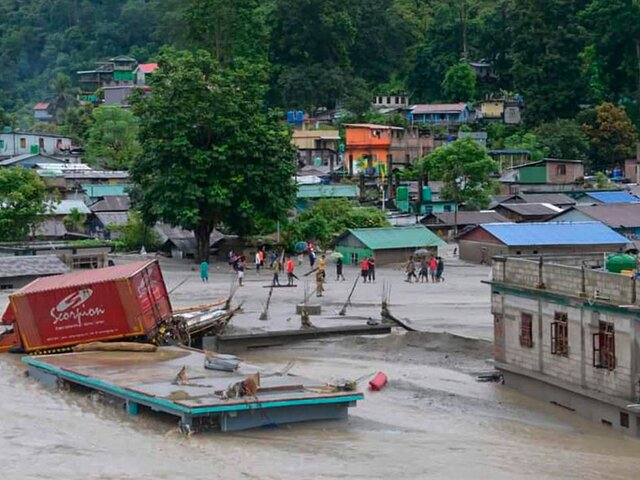Три российских туриста заблокированы в зоне наводнений на севере Индии