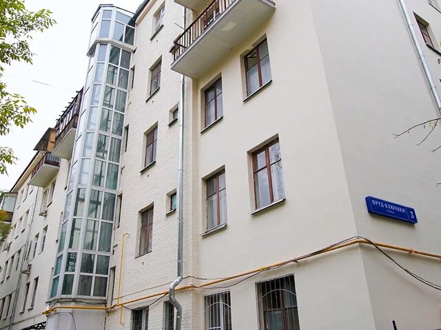 Капремонт фасада дома в стиле конструктивизма на Рязанском проспекте завершен