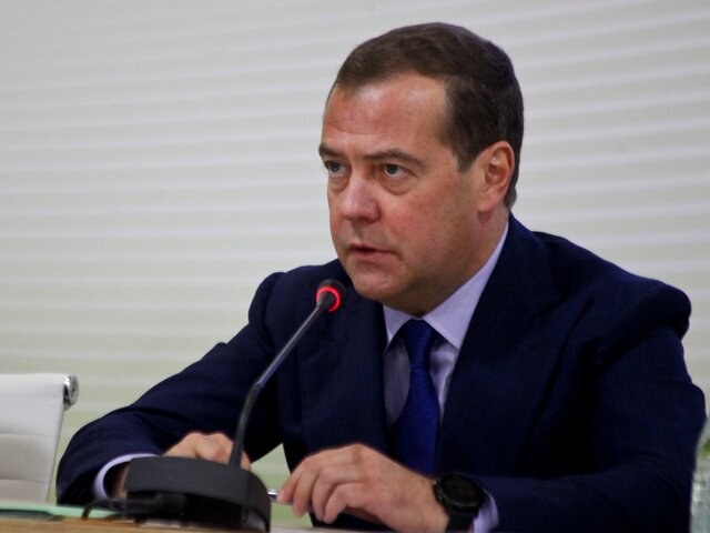 Медведев заявил, что у президента США не получится 