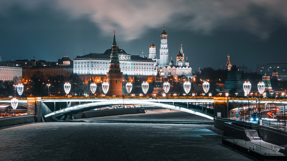 Уличное освещение и подсветку зданий в Москве перевели на зимний режим  работы – Москва 24, 13.10.2023