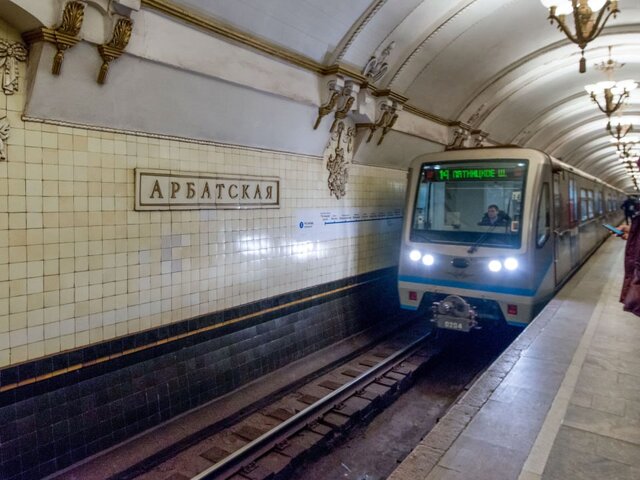 Интервалы увеличивали на Арбатско-Покровской линии метро из-за человека на путях