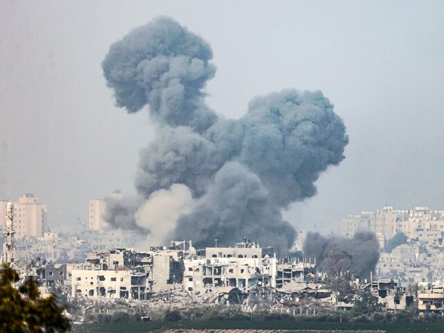 Число погибших при израильских ударах по сектору Газа превысило 7,7 тысячи