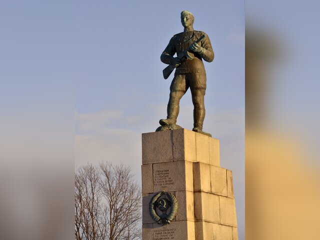 Мэр норвежского Киркинеса убрал российский венок с памятника советским солдатам – СМИ