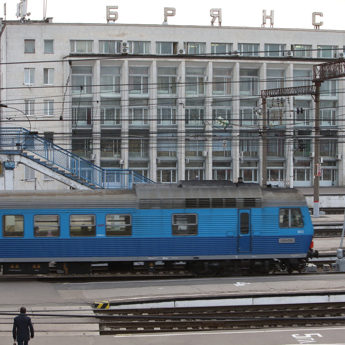 Обломки сбитого БПЛА повредили остекление вокзала в Брянске – РЖД – Москва  24, 07.09.2023