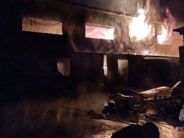 Пожар в строительном магазине в подмосковном Нахабине полностью потушен