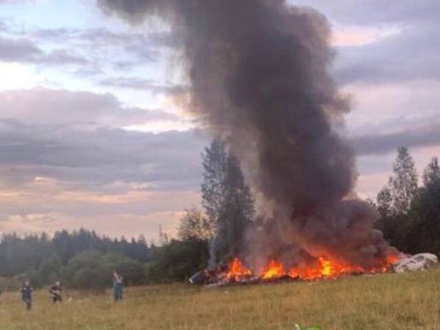 При крушении частного самолета в Тверской области погибли 10 человек