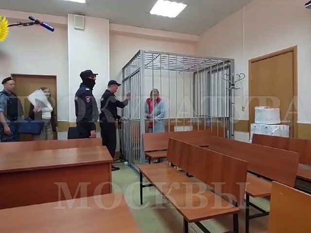 В Москве суд отправил под домашний арест фигурантку дела об отравлении шаурмой