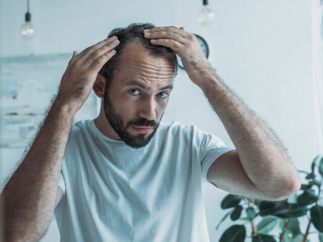 Трихолог перечислила противопоказания для использования средств от выпадения волос