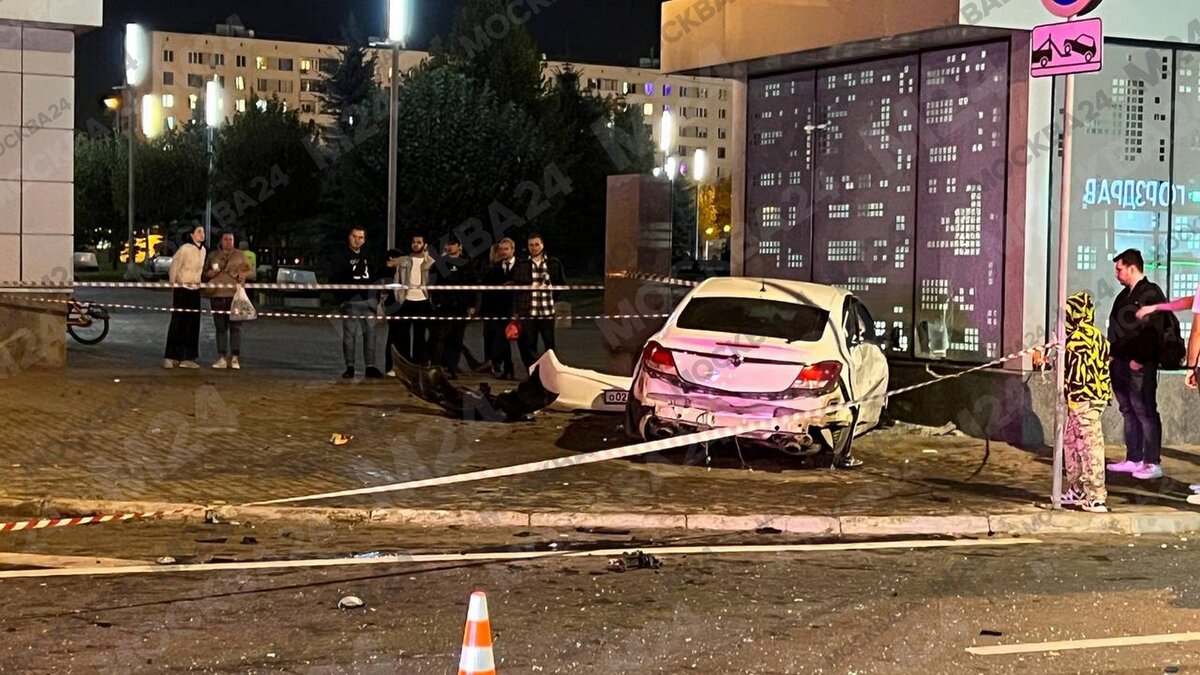 Массовая авария произошла возле станции метро 