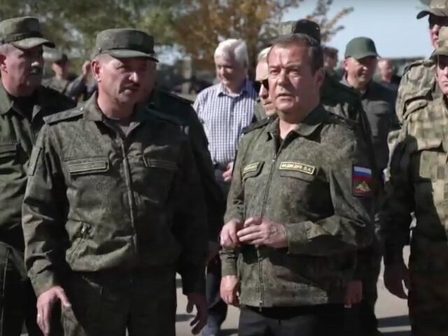Медведев посетил полигон Капустин Яр, где прошло испытание высокоточной ракеты
